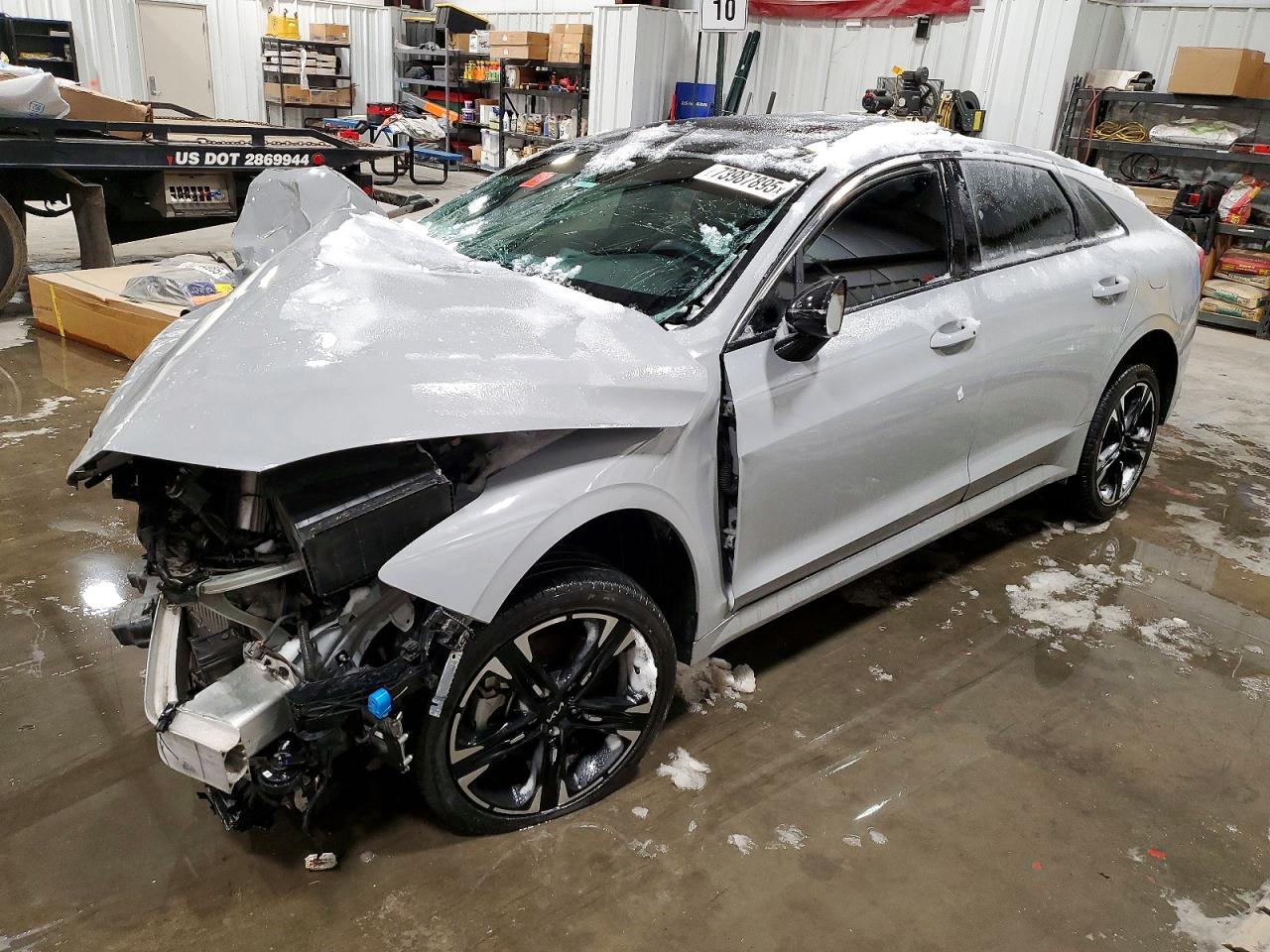 Salvage Kia K5 Image