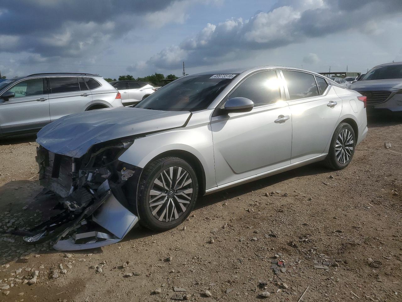 Salvage Nissan Altima Image