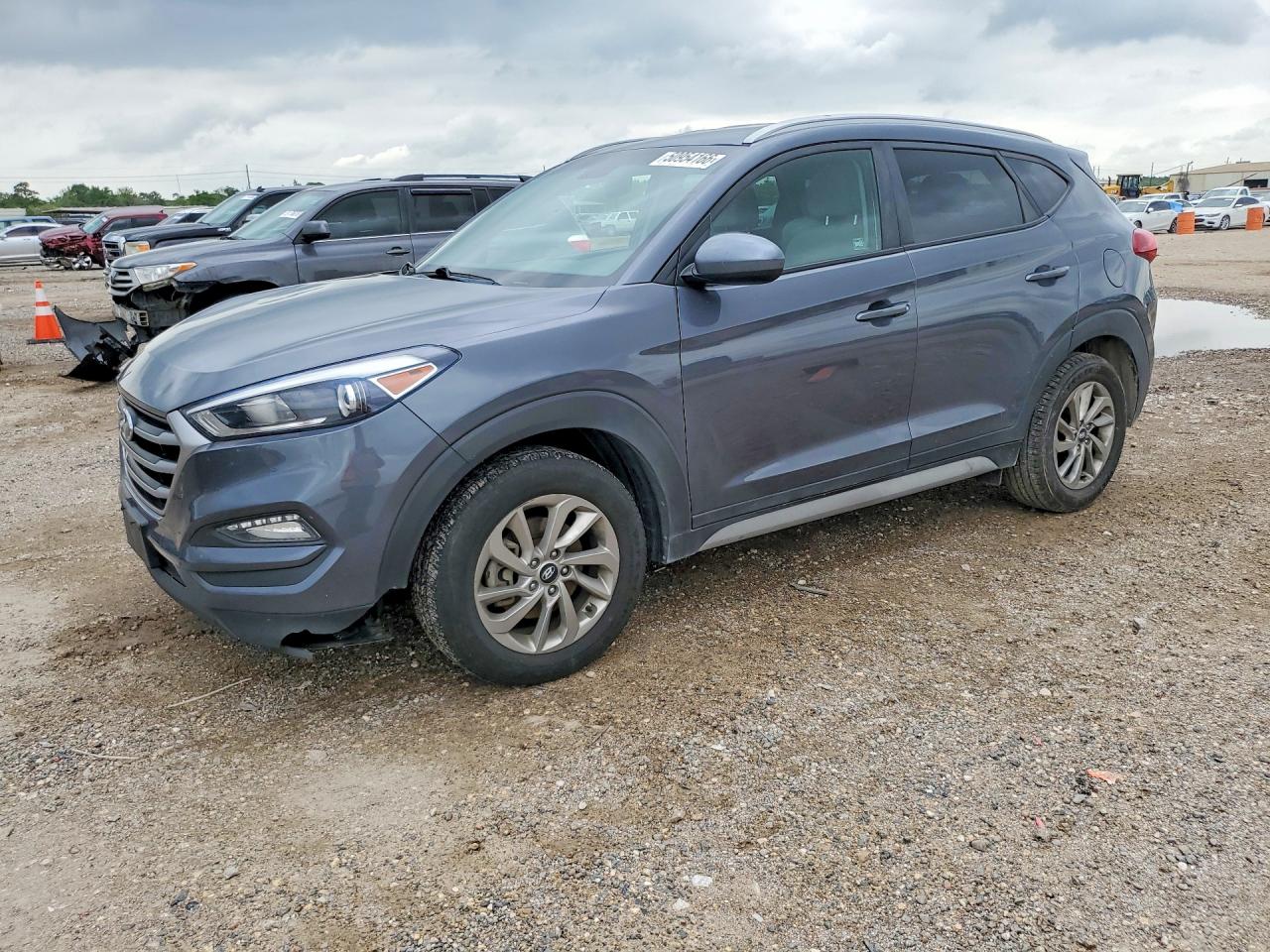 Salvage Hyundai TUCSON Image
