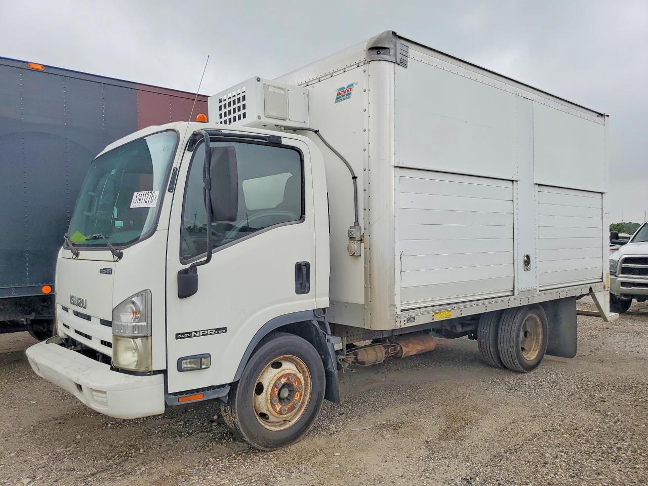 Salvage Isuzu Npr Image