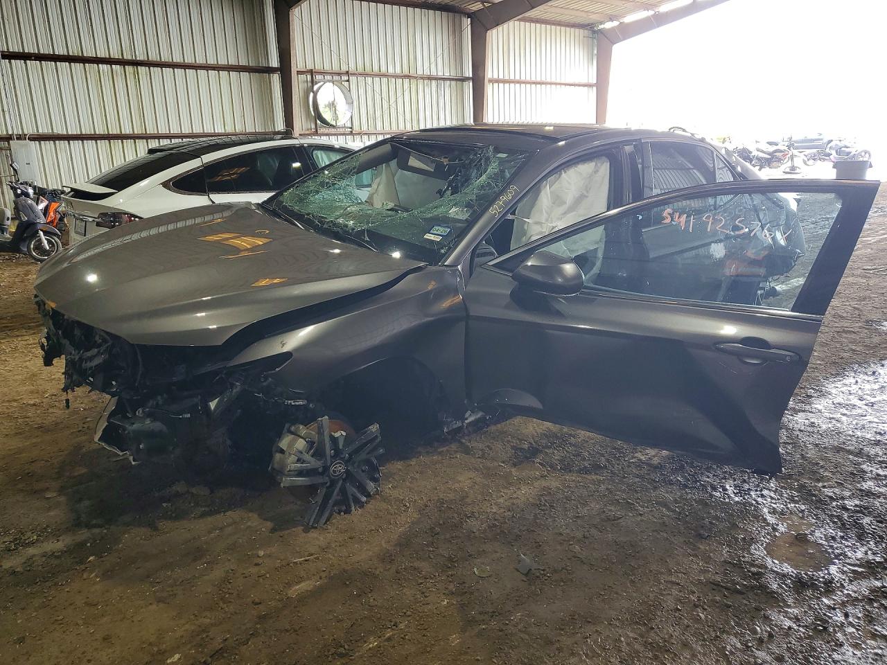 Salvage Toyota Camry Image