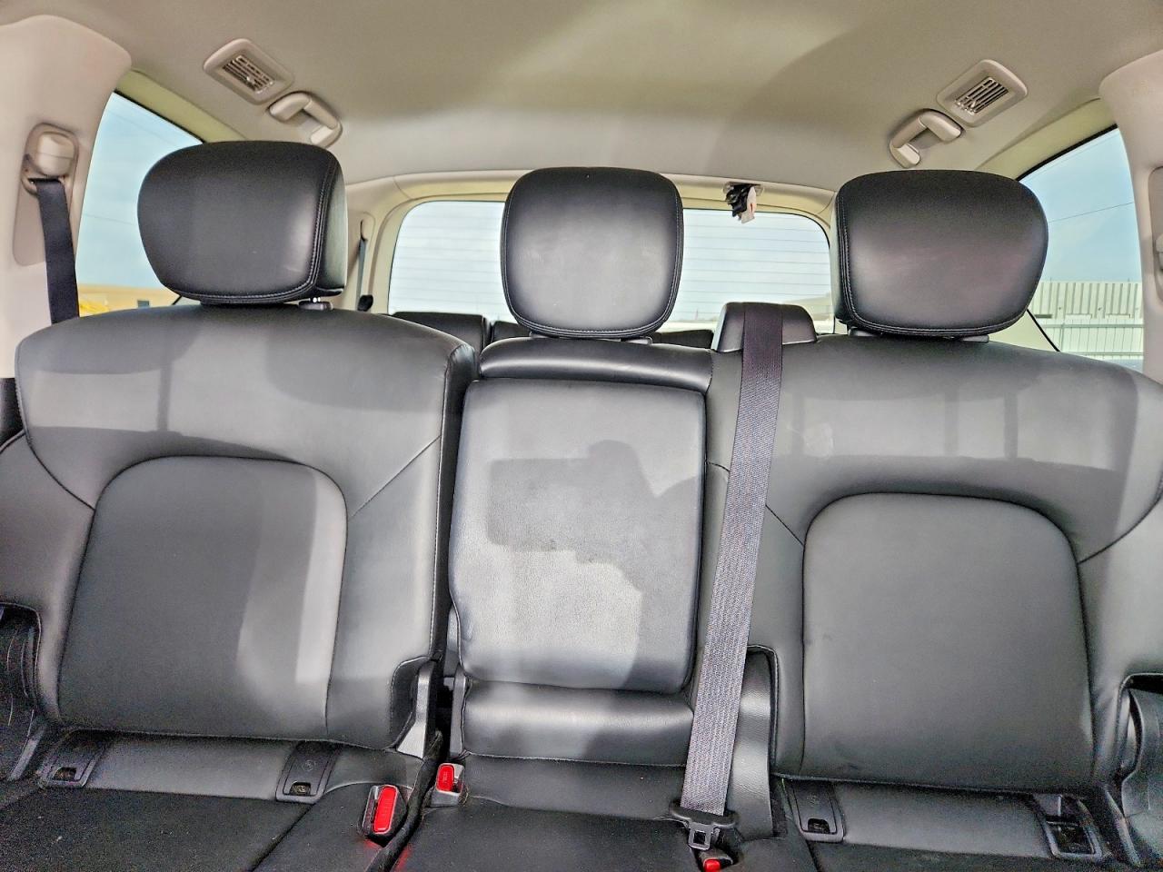 Nissan Armada Sv