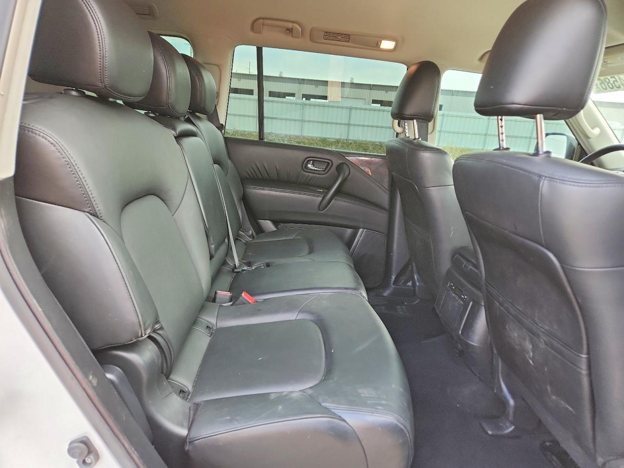 Nissan Armada Sv