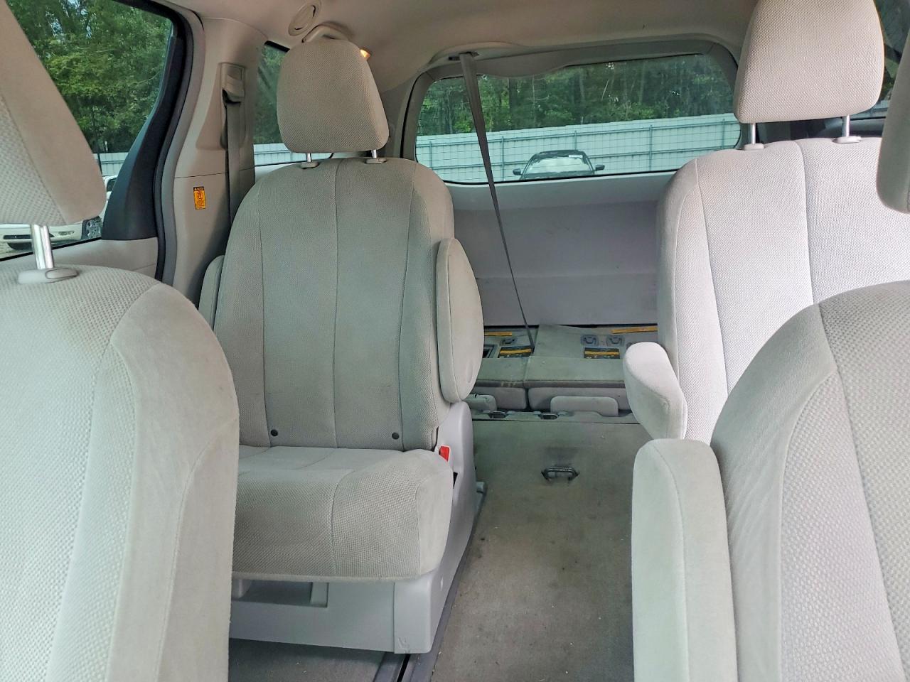 Toyota Sienna L 7-passenger