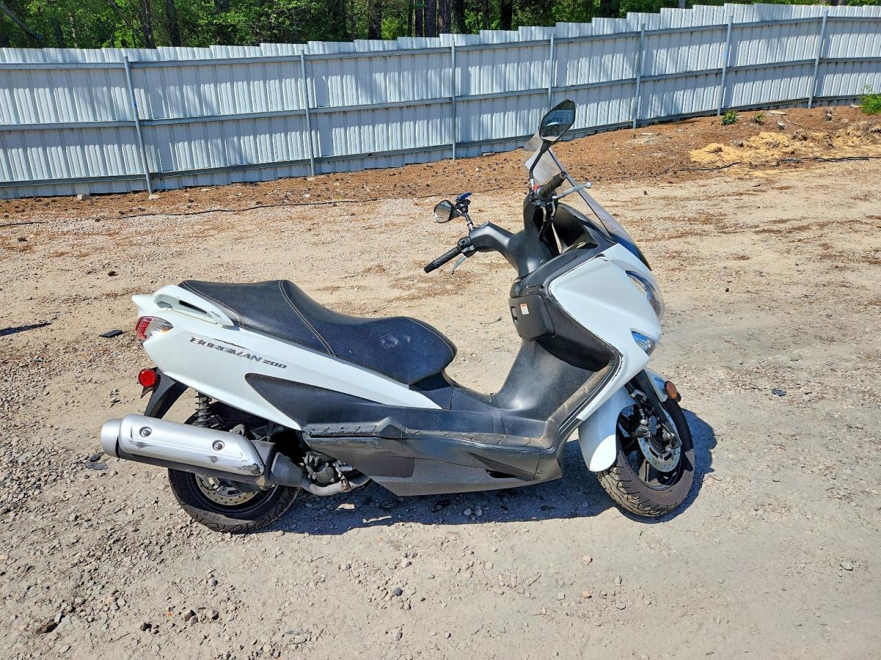Salvage Suzuki Scooter Image