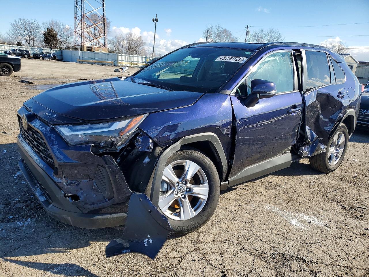 Salvage Toyota RAV4 Image