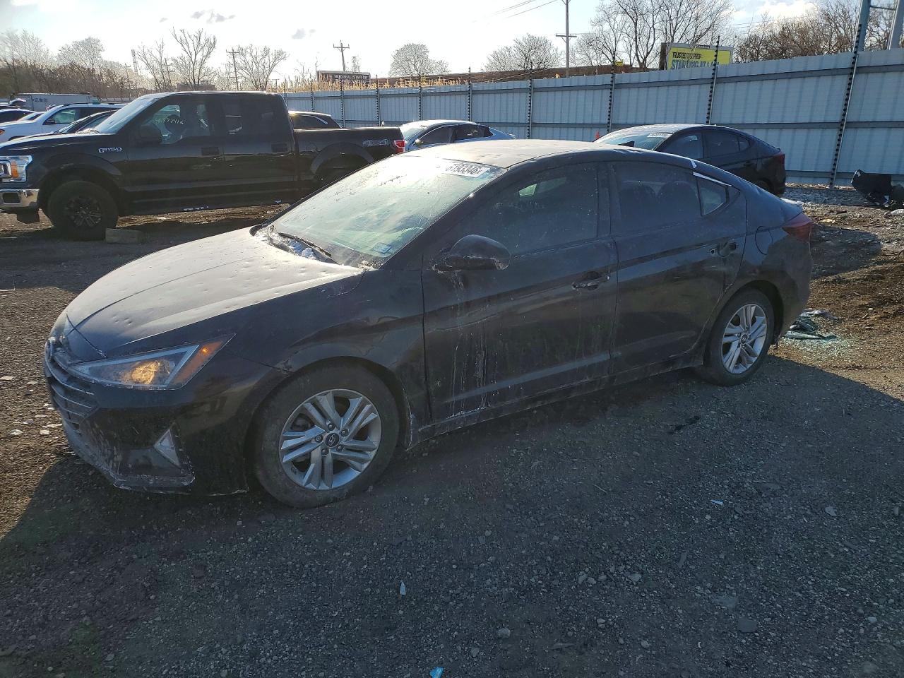Salvage Hyundai ELANTRA Image