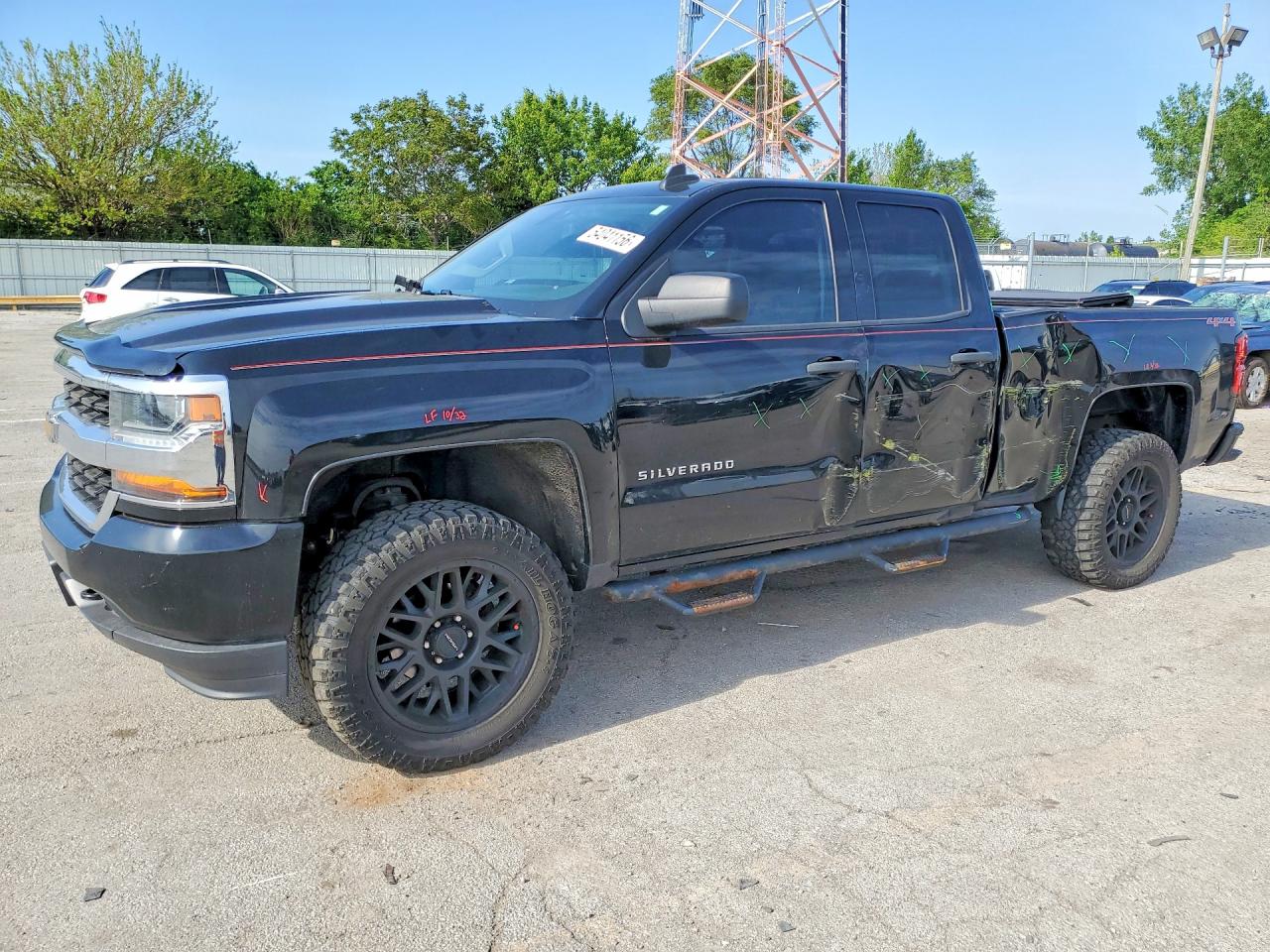 Salvage Chevrolet Silverado Image