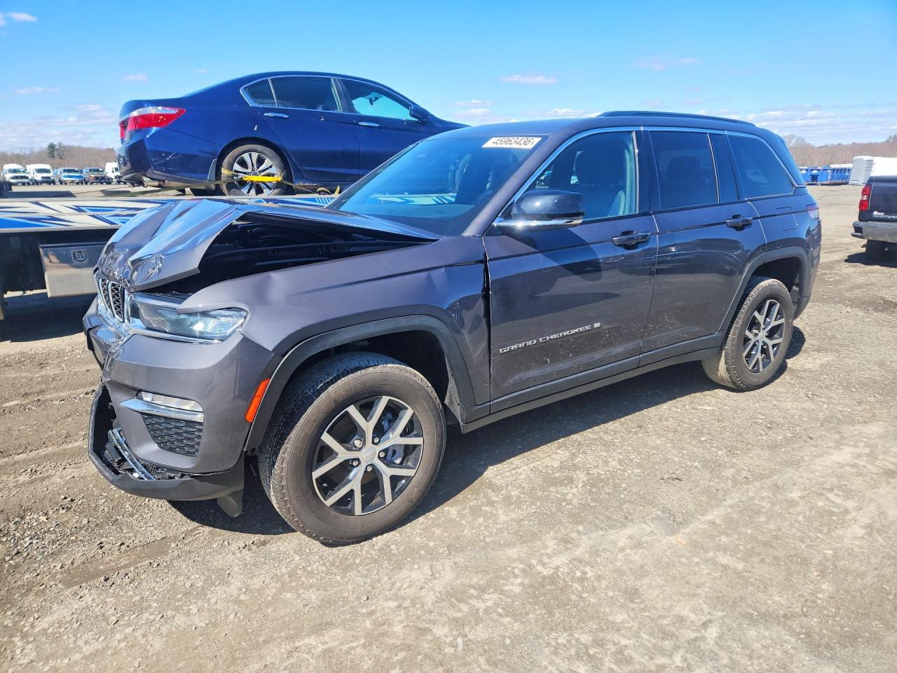 Salvage Jeep Grand Cherokee Image