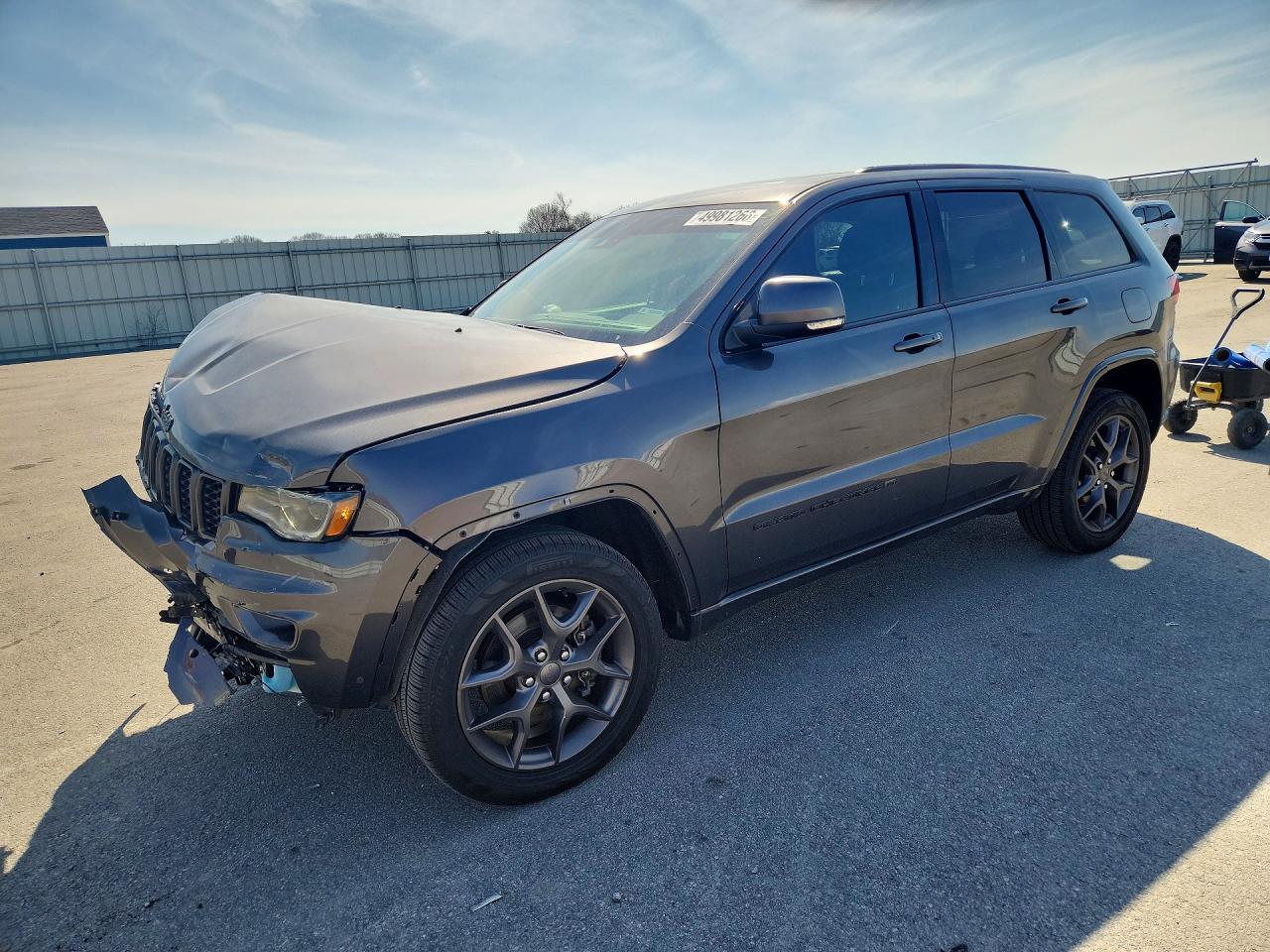 Salvage Jeep Grand Cherokee Image