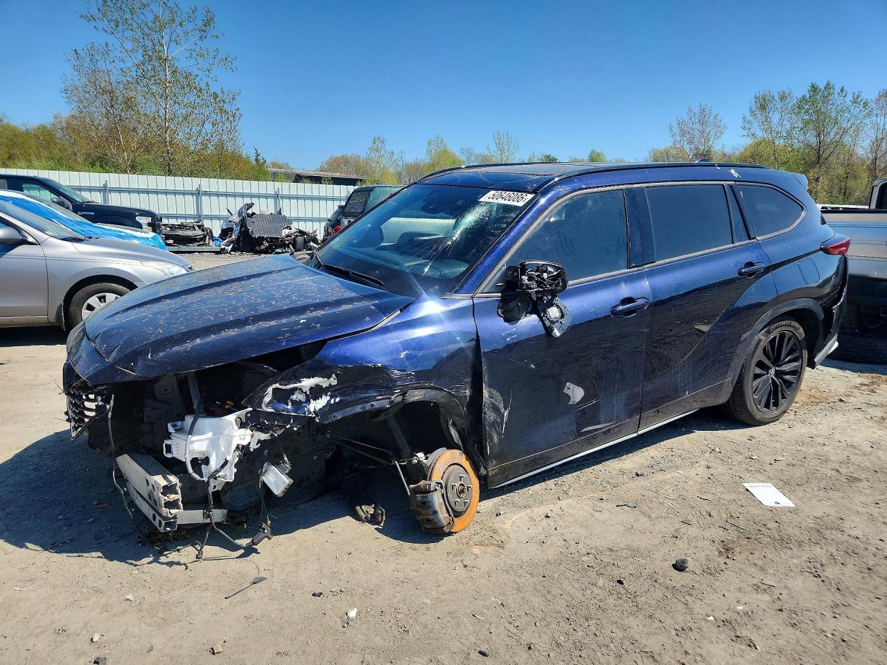 Salvage Toyota Highlander Image