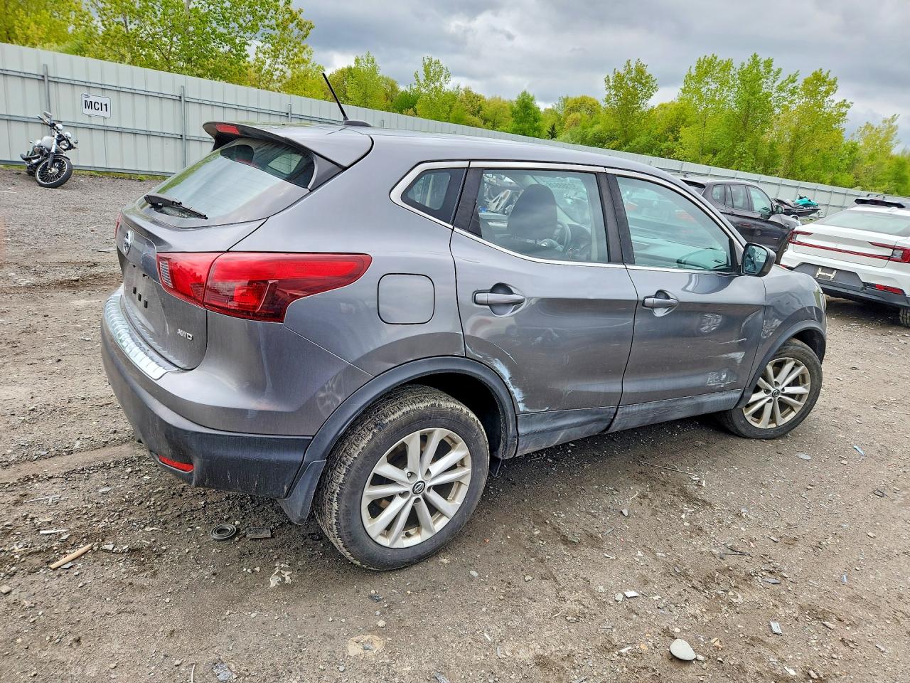 Nissan Rogue S
