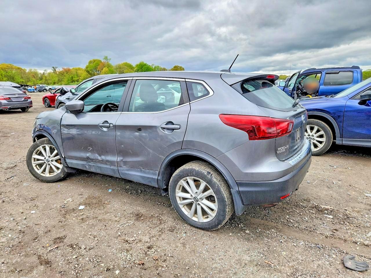 Nissan Rogue S