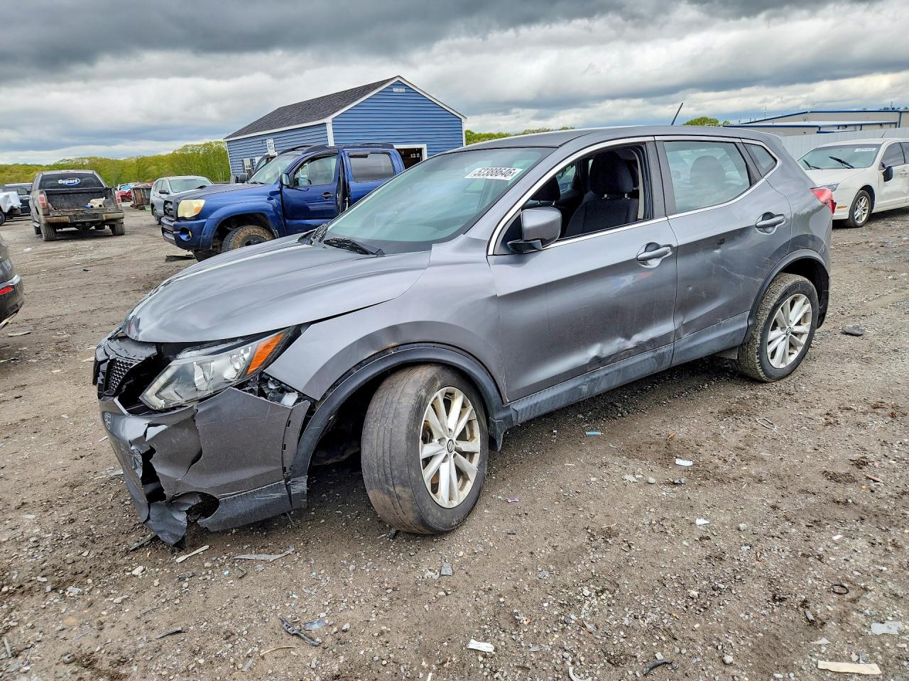 Salvage Nissan Rogue Image