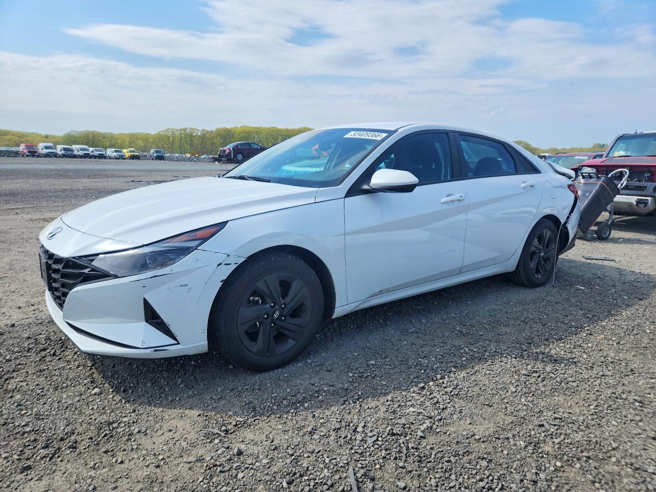 Salvage Hyundai ELANTRA Image