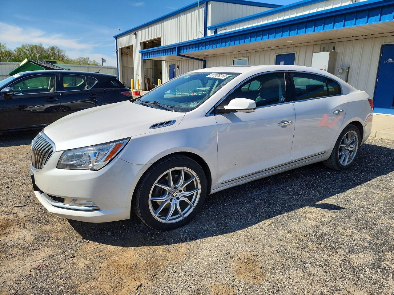 Salvage Buick LaCrosse Image