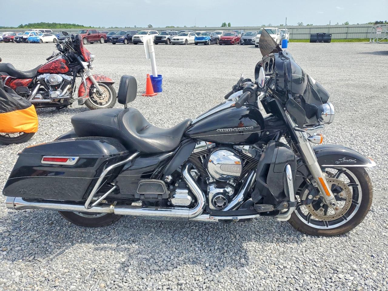 Salvage Harley-Davidson Fl Image