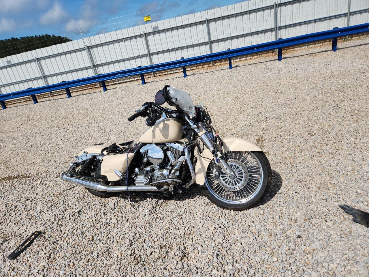 Salvage Harley-Davidson Fl Image