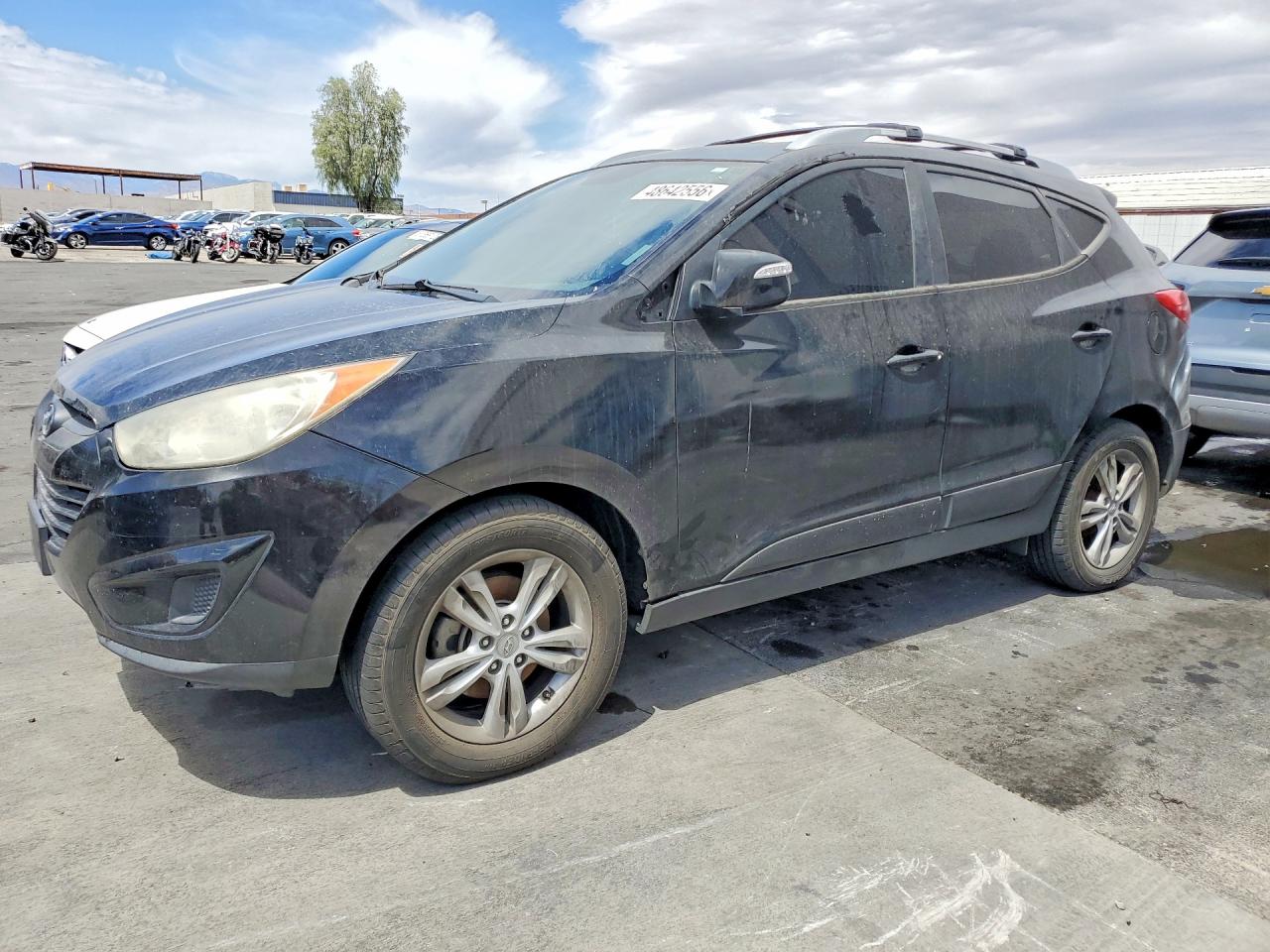 Salvage Hyundai TUCSON Image