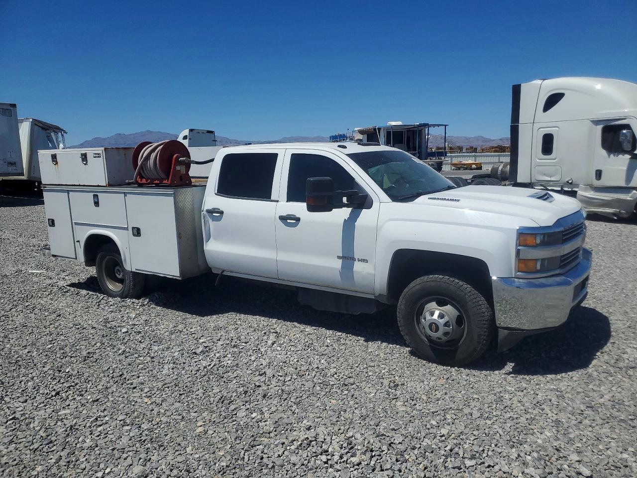 Salvage Chevrolet Silverado Image