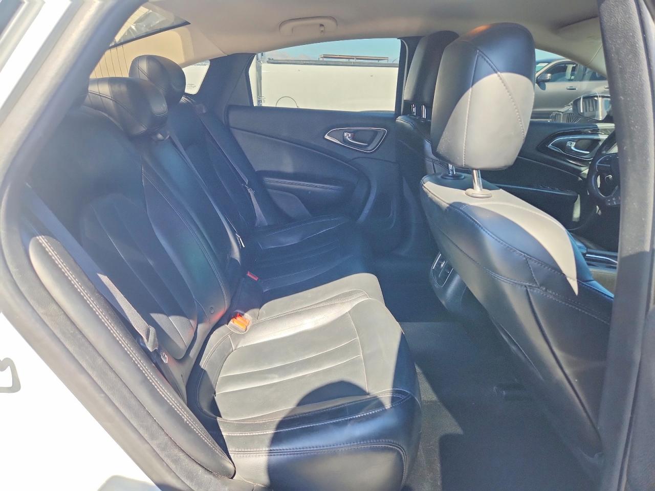 Chrysler 200 C