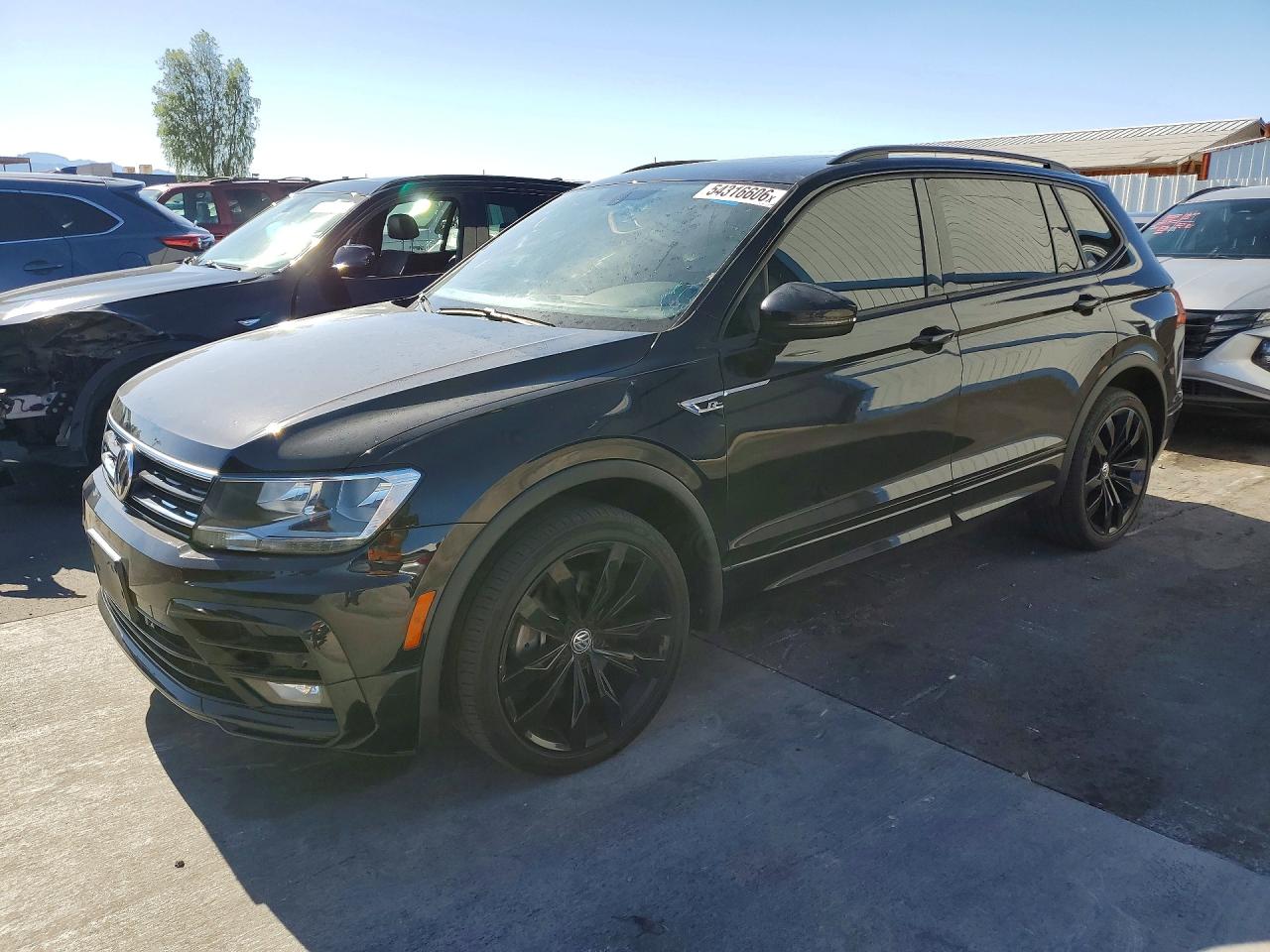 Salvage Volkswagen Tiguan Image