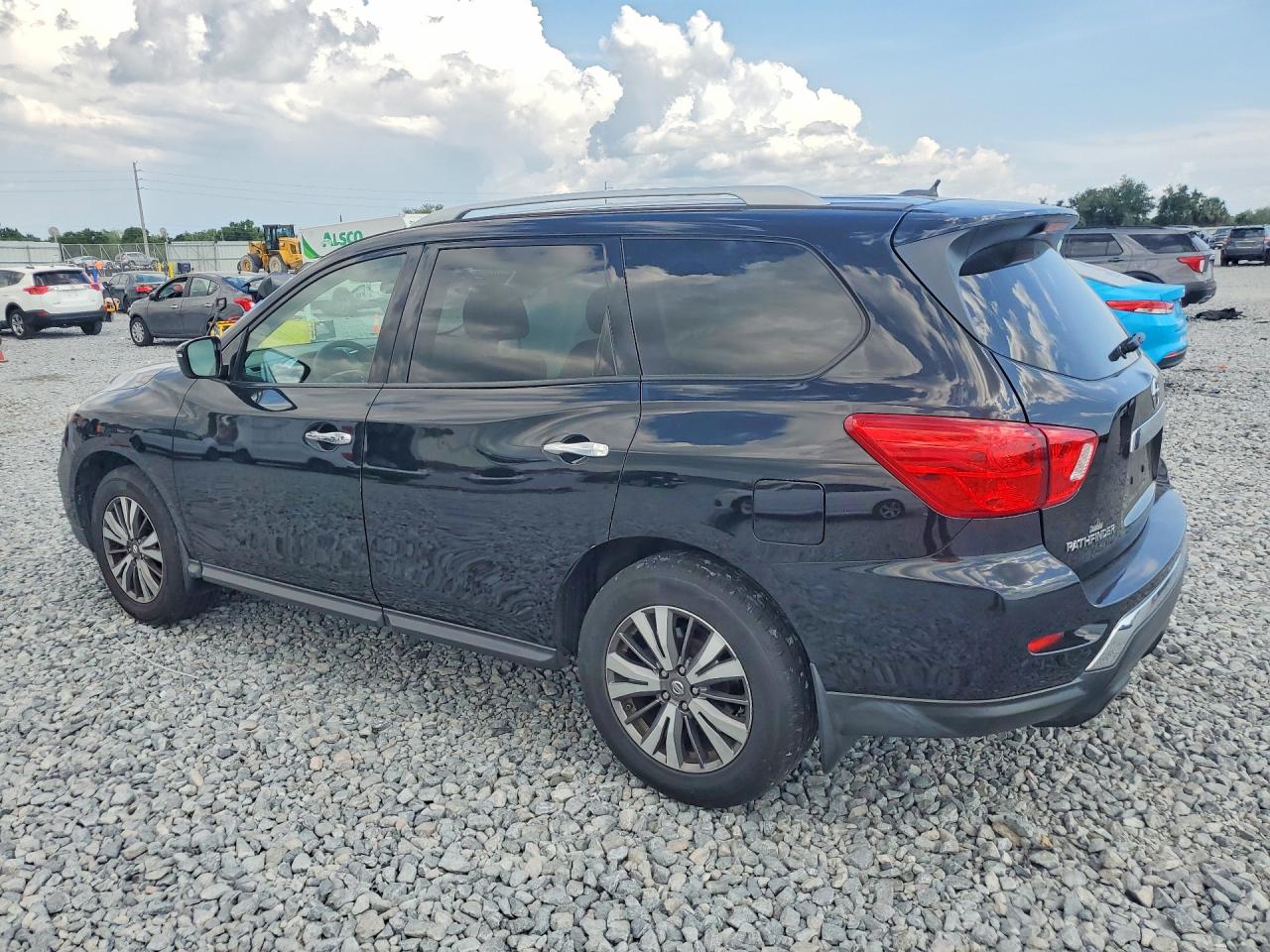 Nissan Pathfinder S