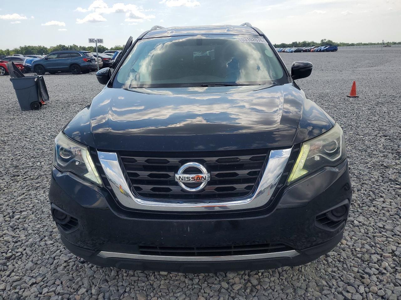 Nissan Pathfinder S