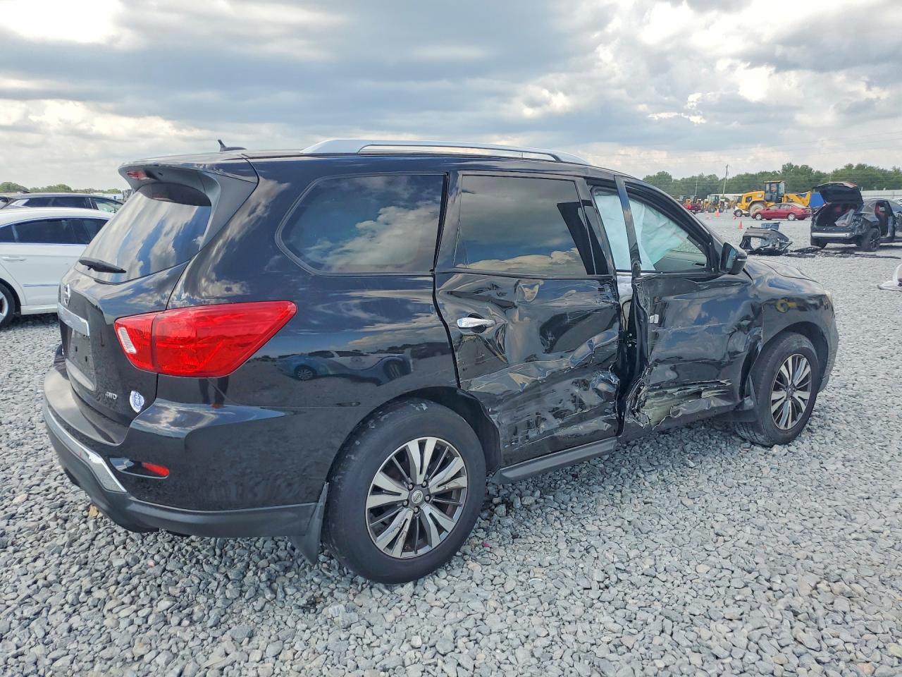 Nissan Pathfinder S