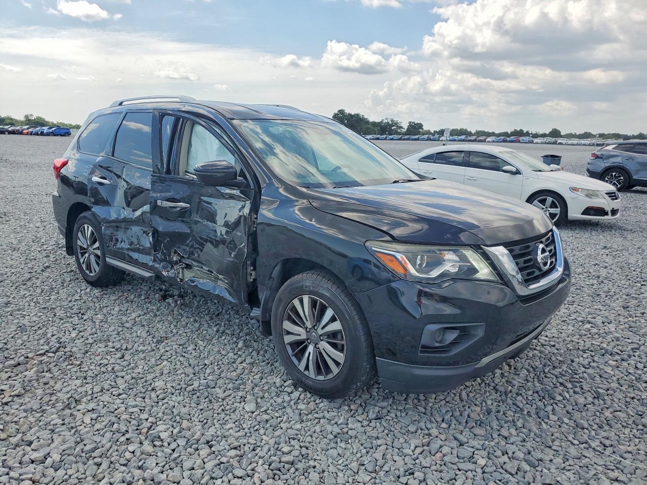 Nissan Pathfinder S