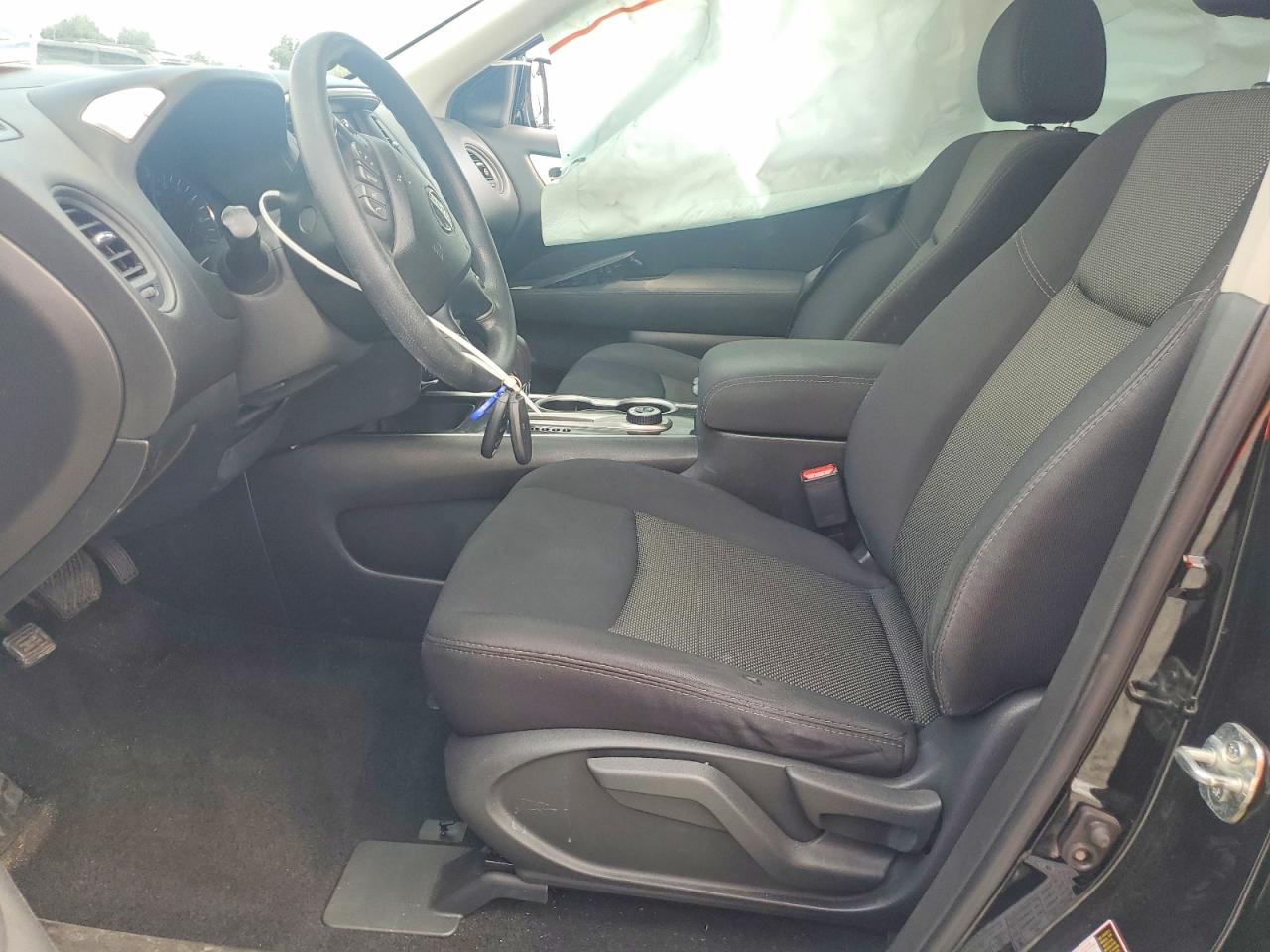 Nissan Pathfinder S