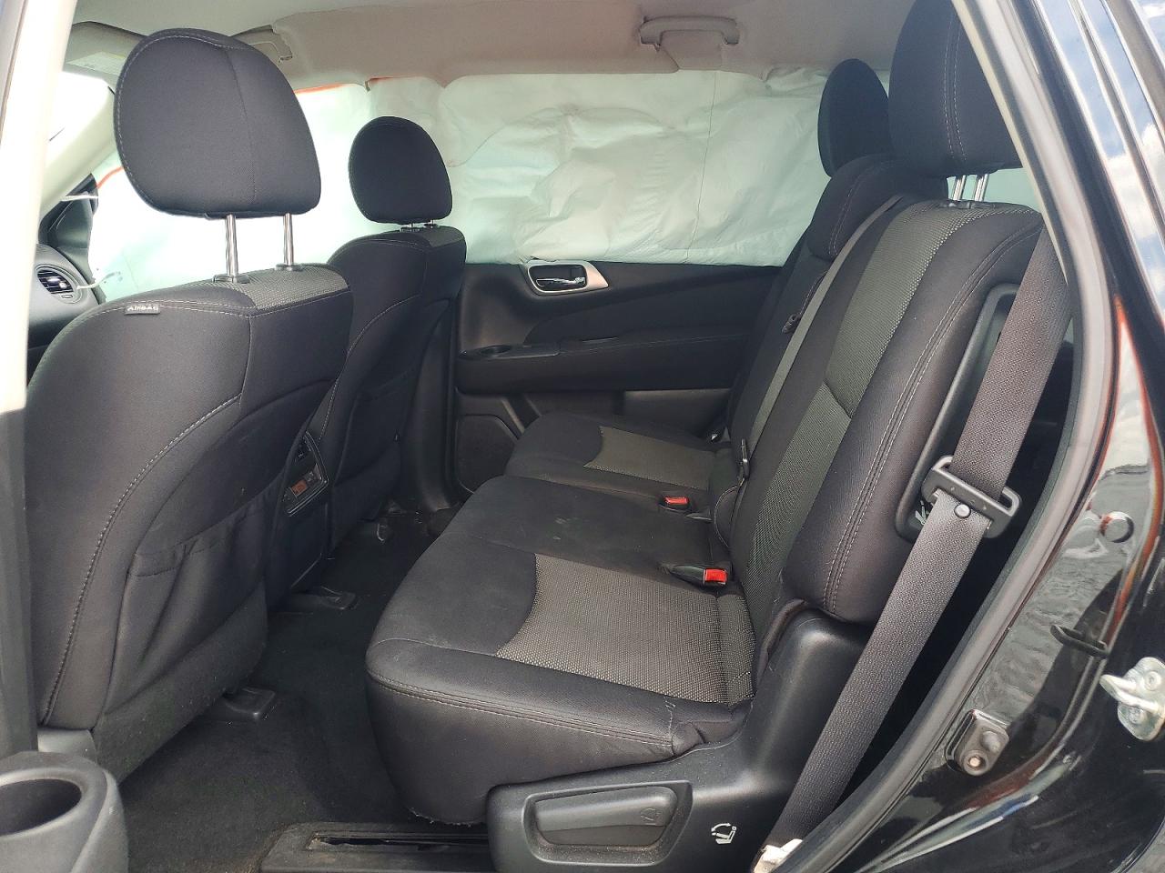 Nissan Pathfinder S