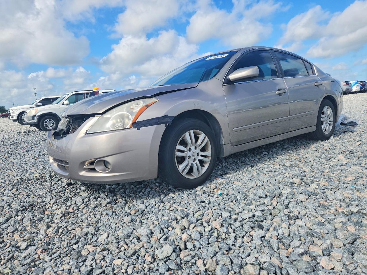 Salvage Nissan Altima Image