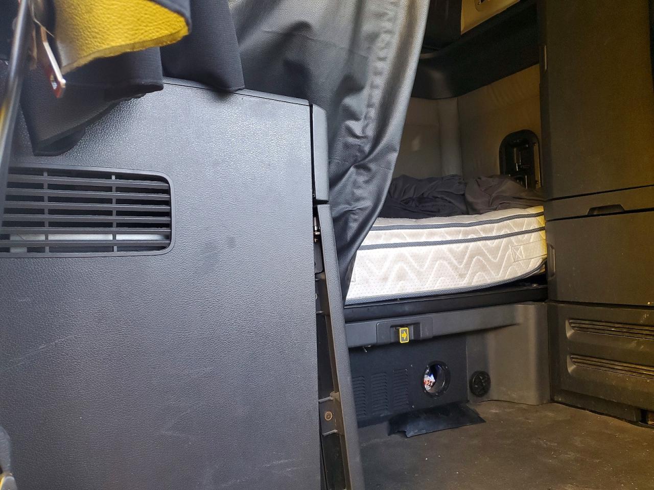 Freightliner Cascadia 126