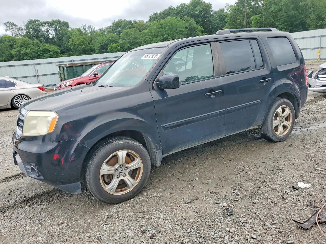 Salvage Honda Pilot Image