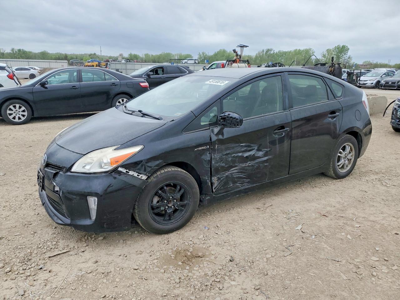 Salvage Toyota Prius Image