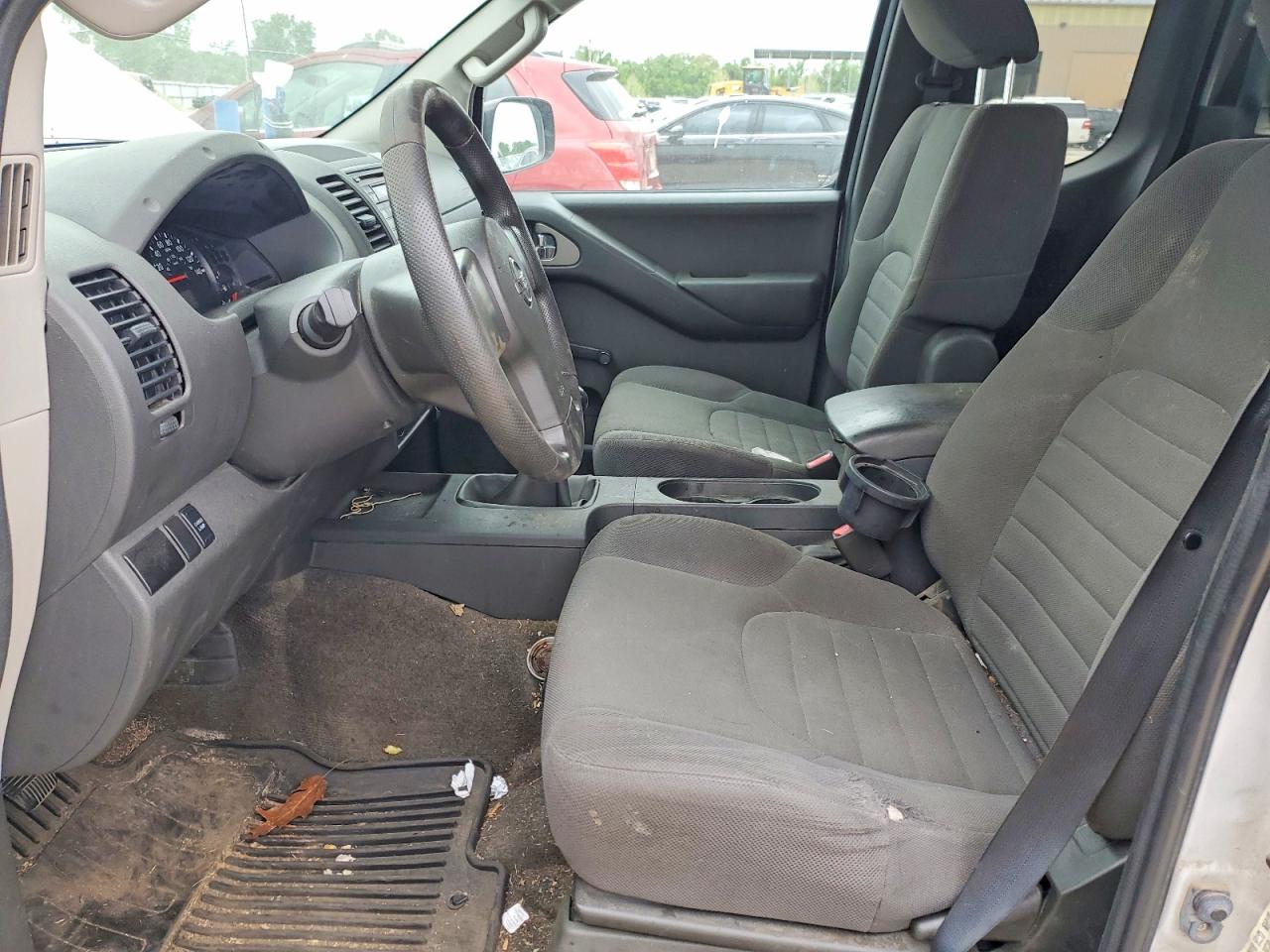 Nissan Frontier S