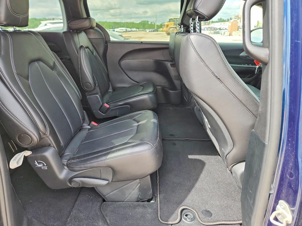 Chrysler Pacifica Select