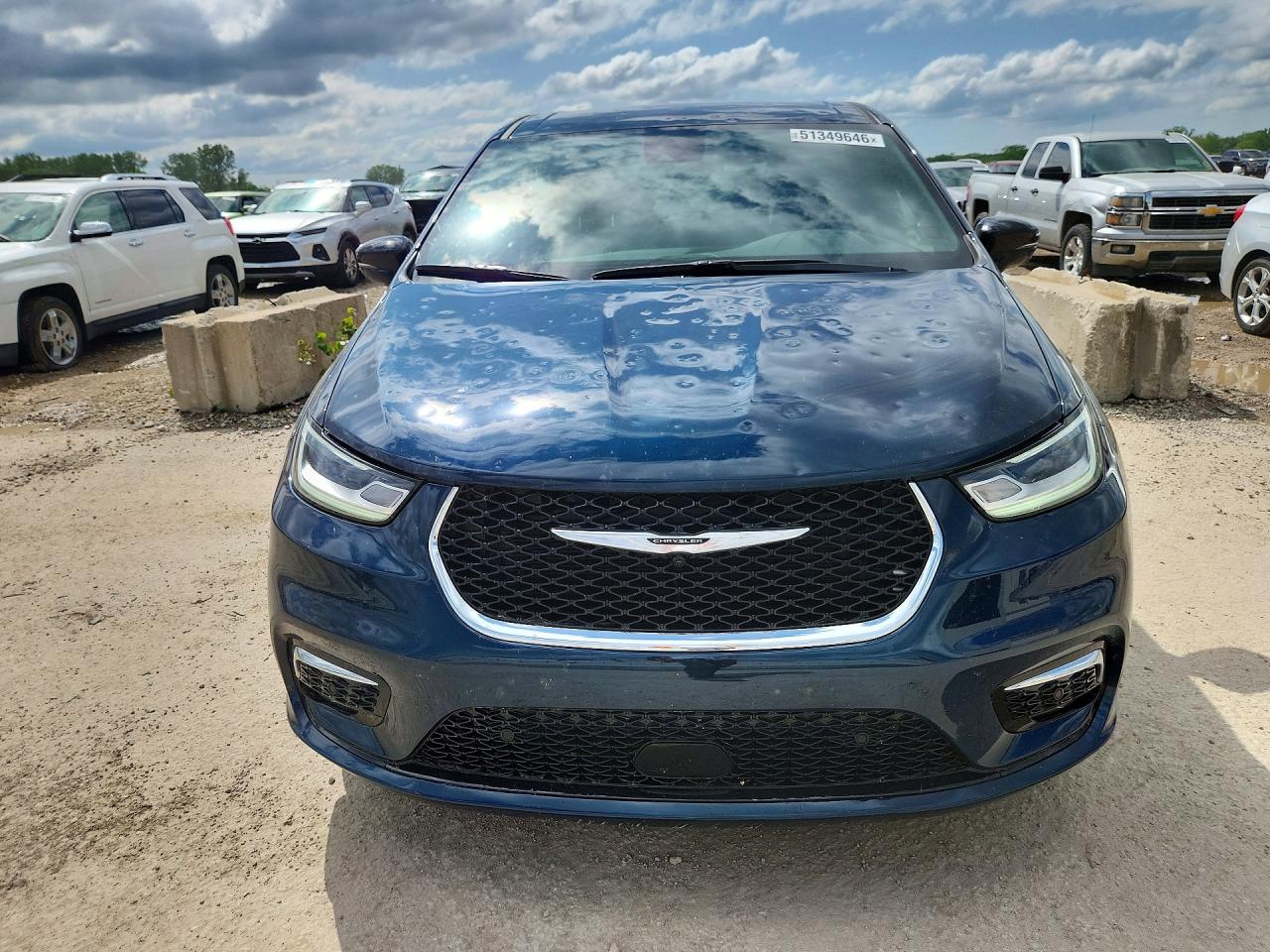 Chrysler Pacifica Select