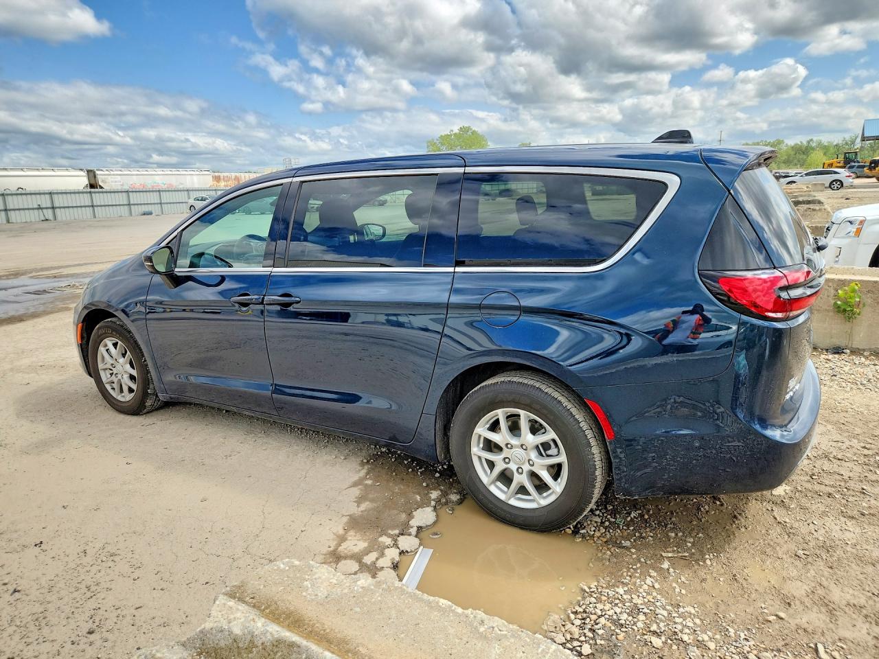 Chrysler Pacifica Select