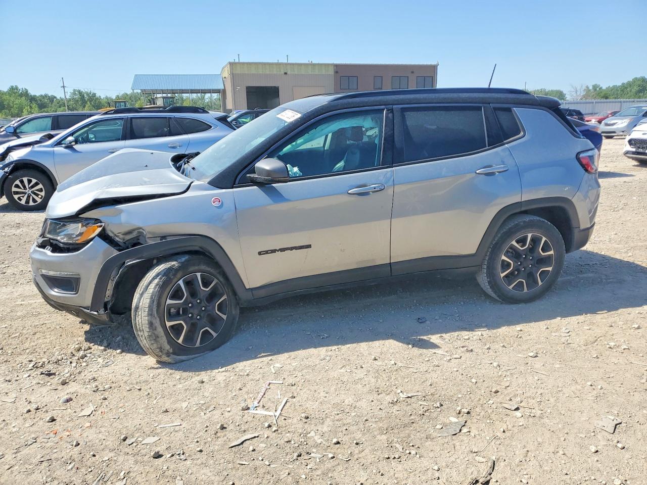 Salvage Jeep Compass Image