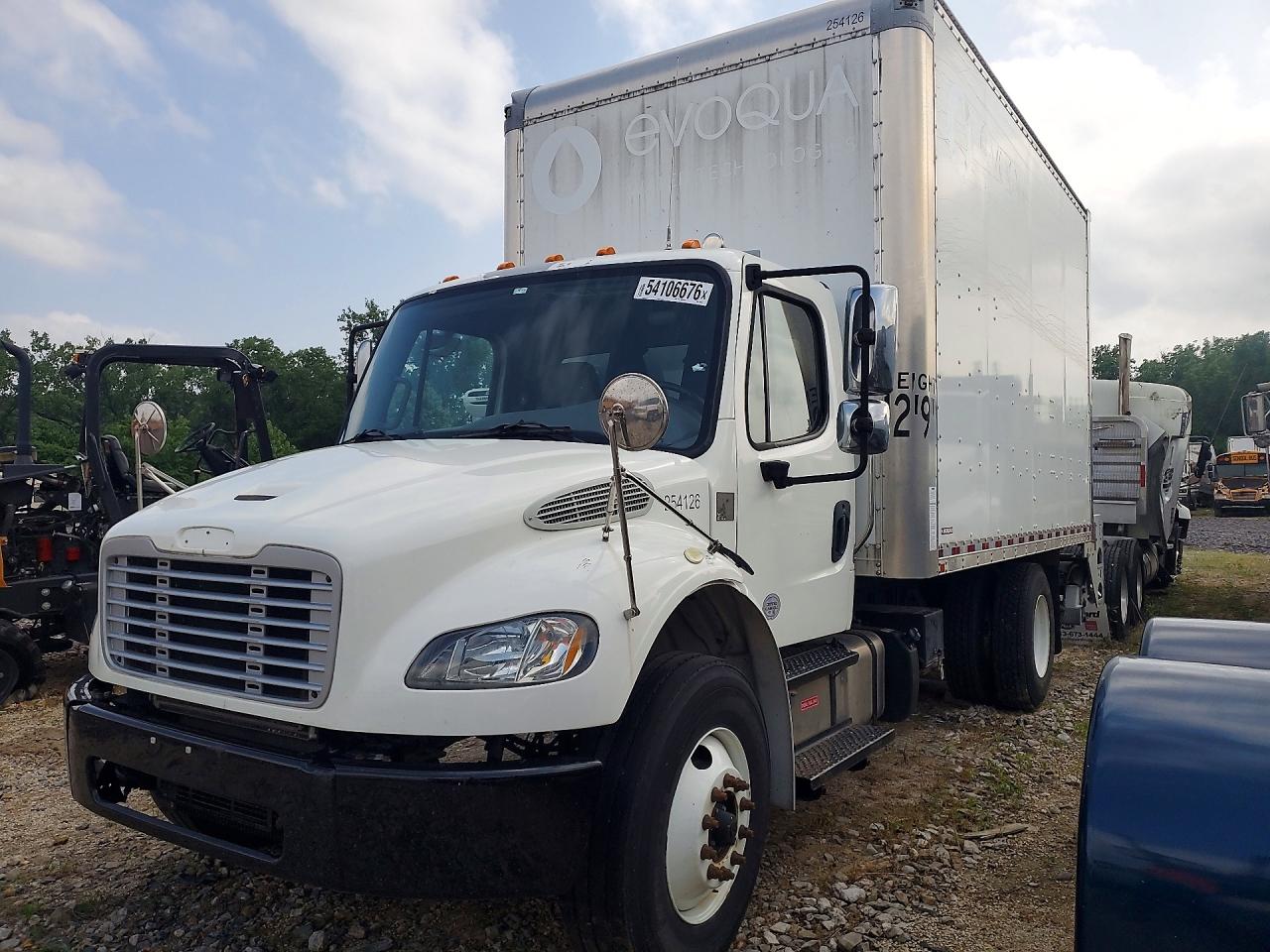 Salvage Freightliner M2 Image