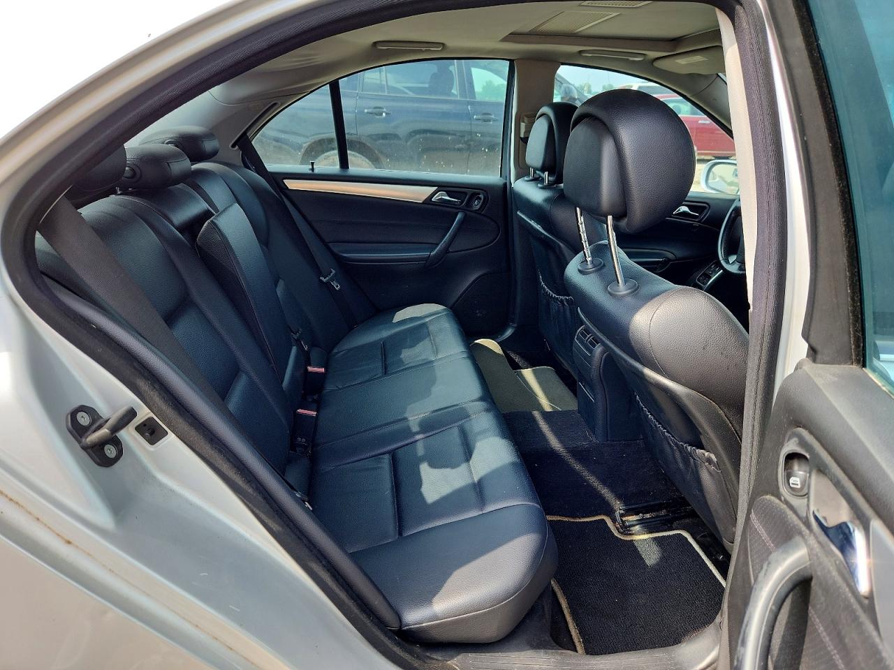 Mercedes-Benz C-Class 230