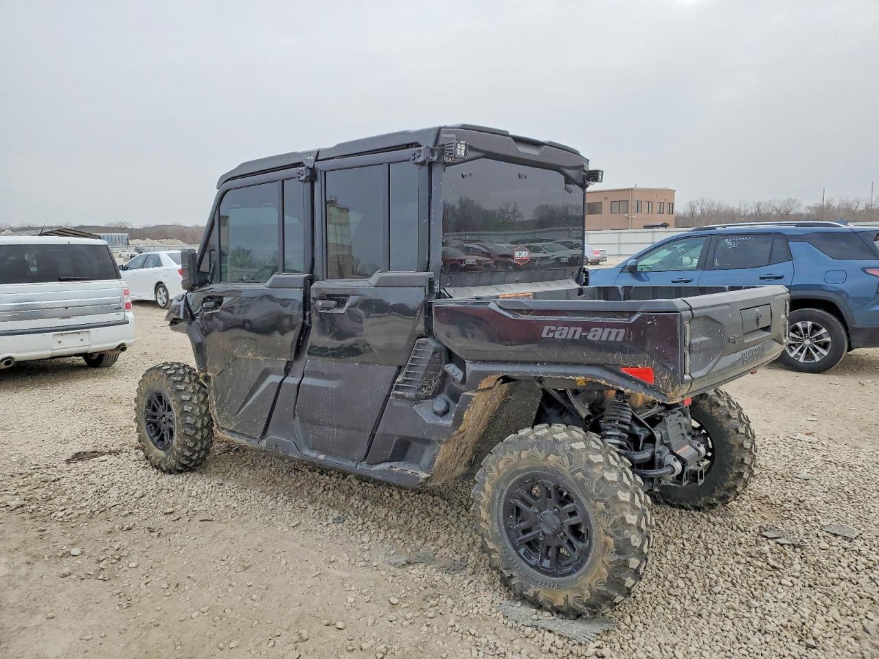 Can-Am Defender M