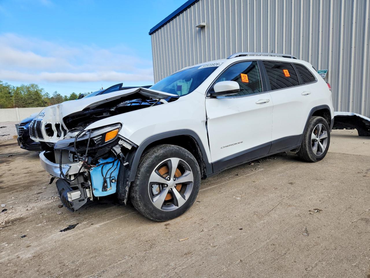 Salvage Jeep Cherokee Image