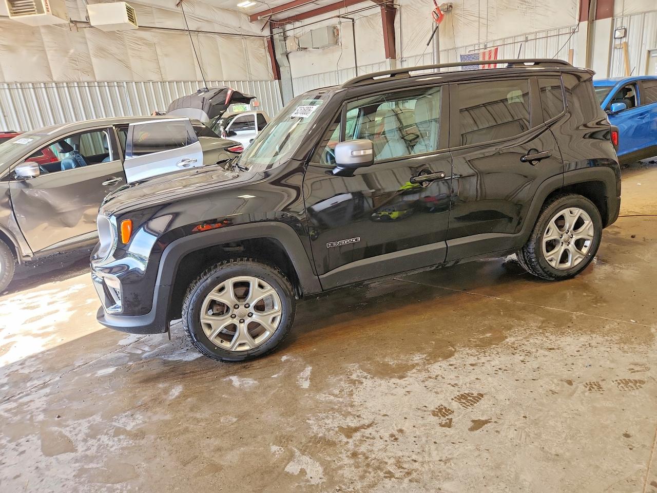 Salvage Jeep Renegade Image