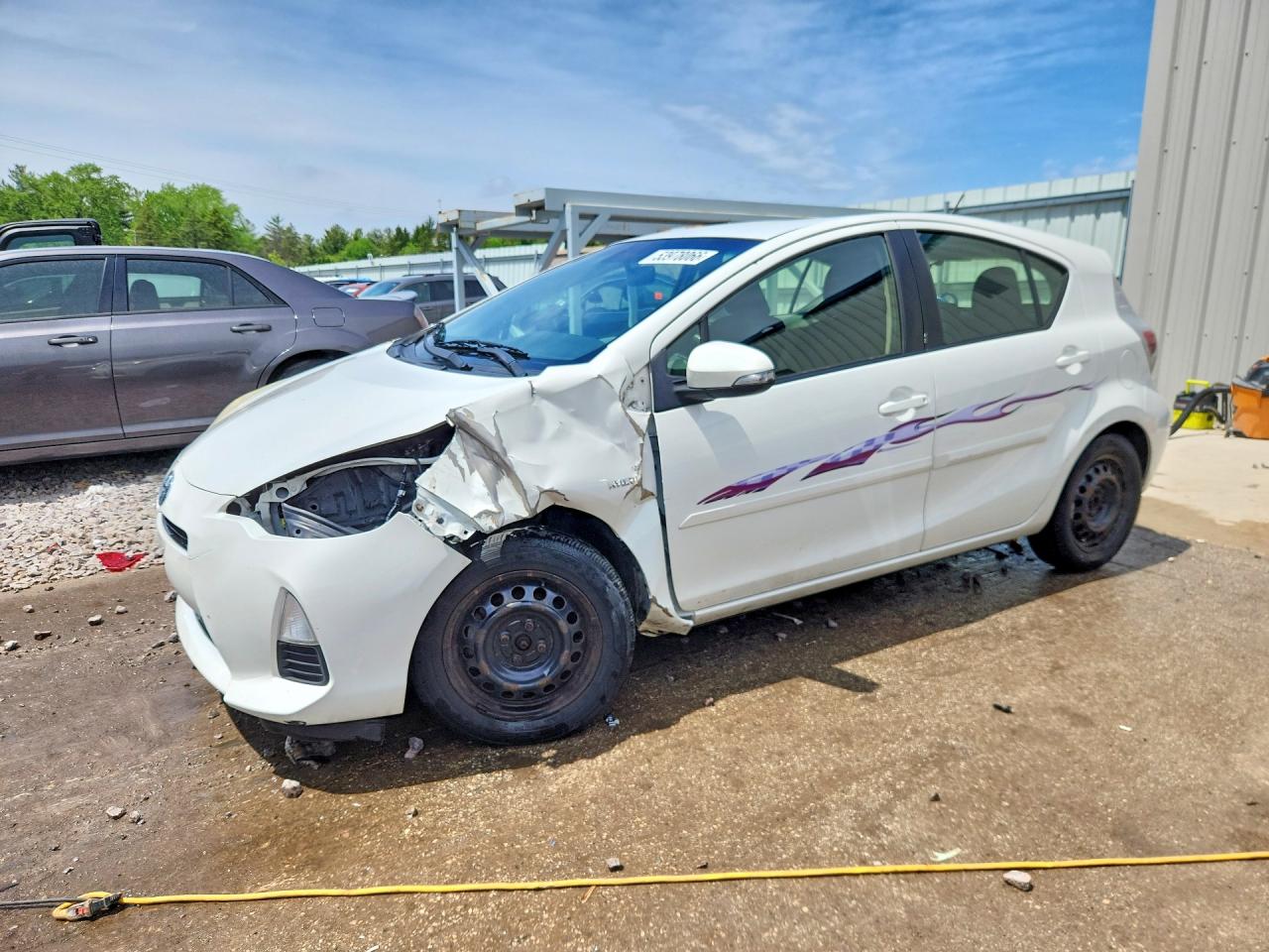 Salvage Toyota Prius Image