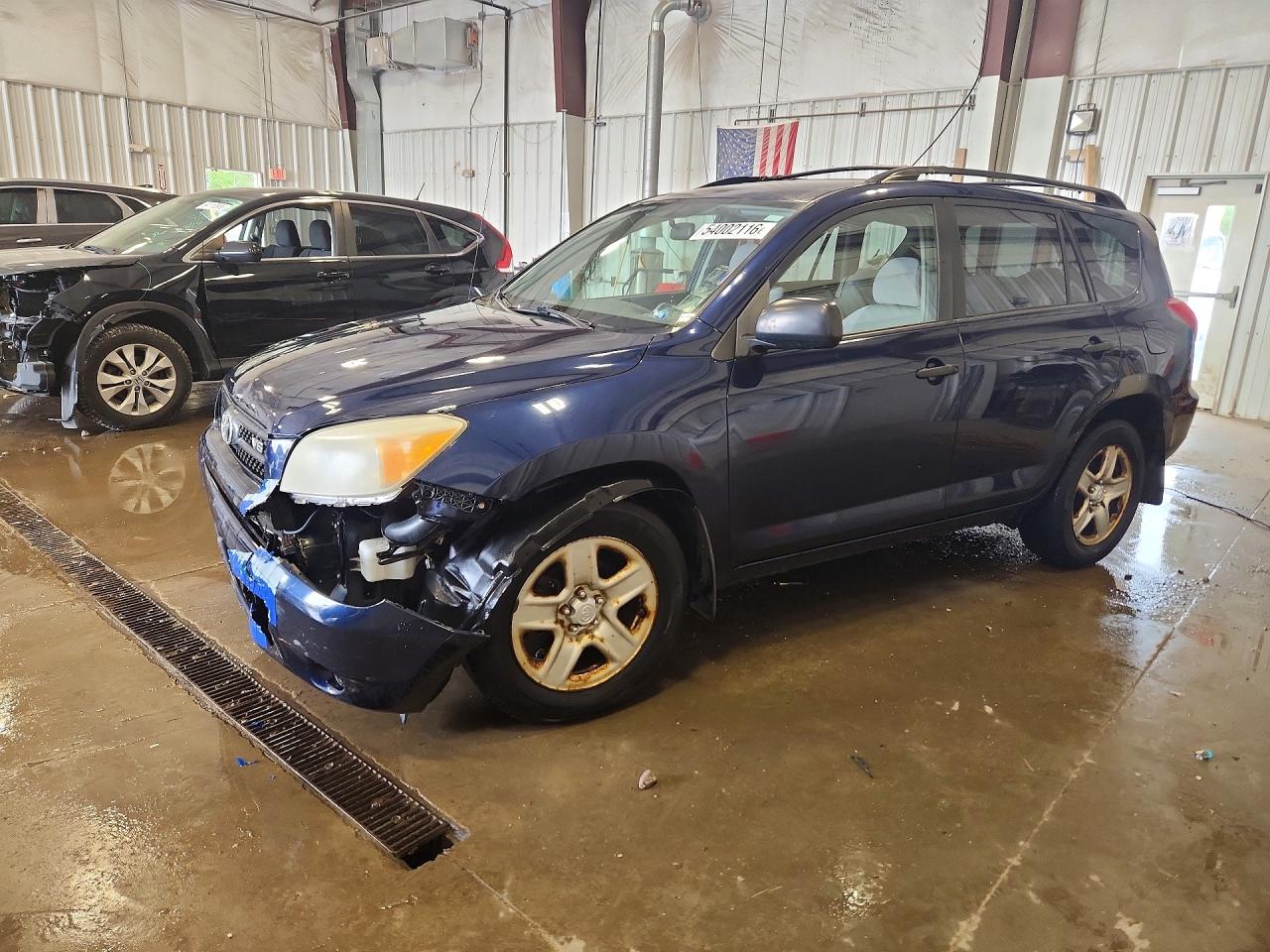 Salvage Toyota RAV4 Image