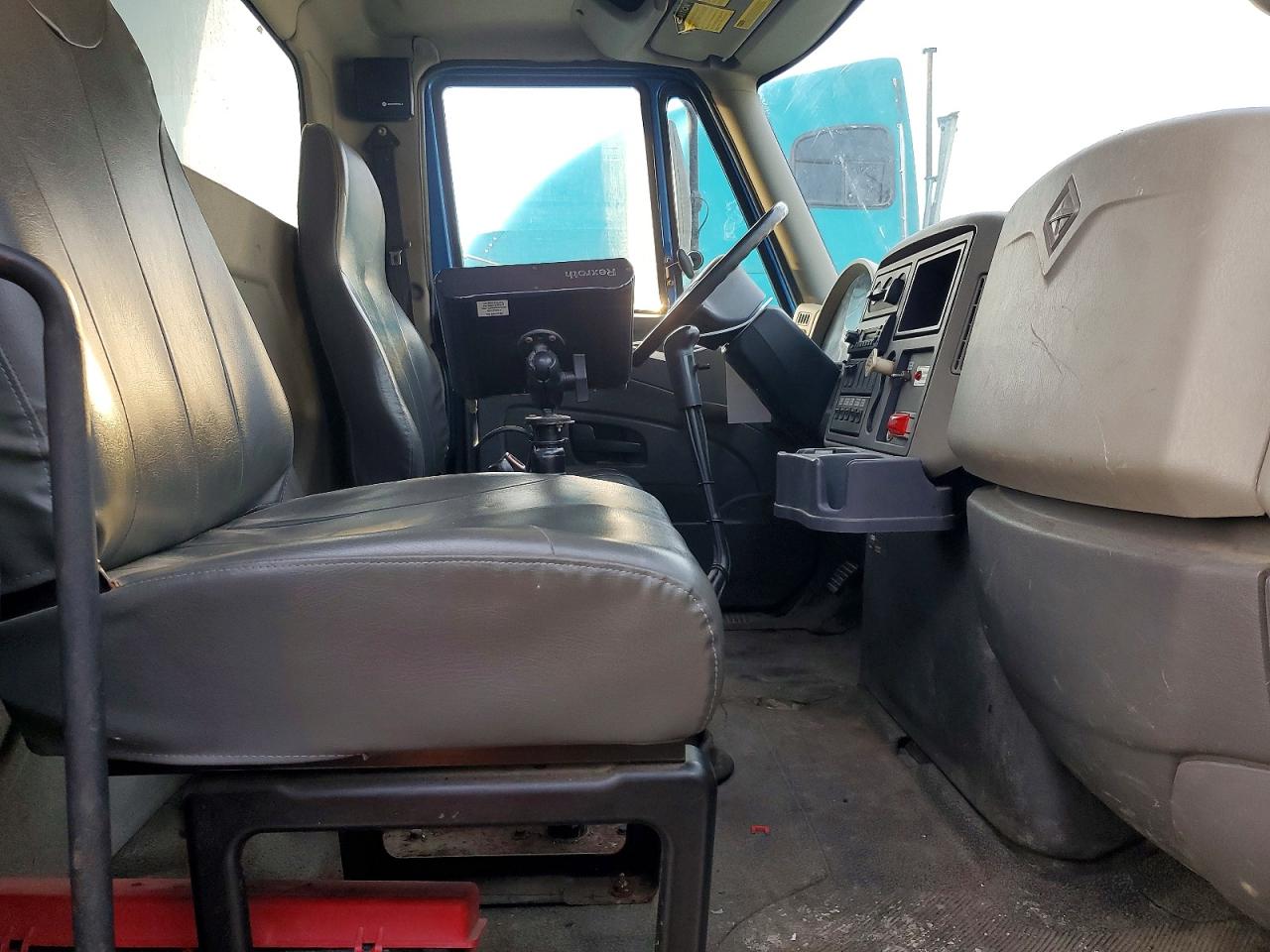 International 7000 7400