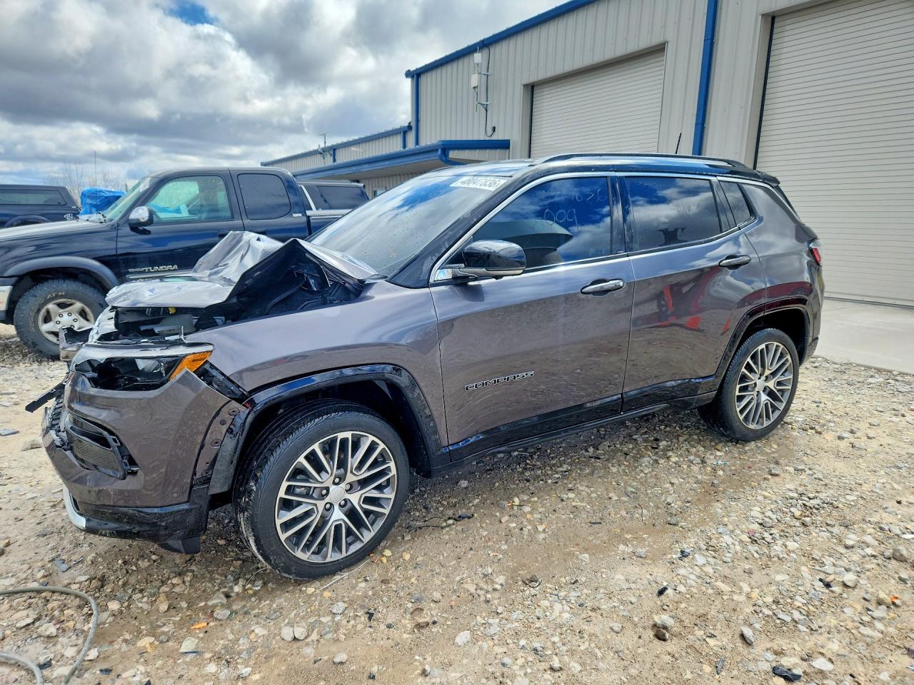Salvage Jeep Compass Image